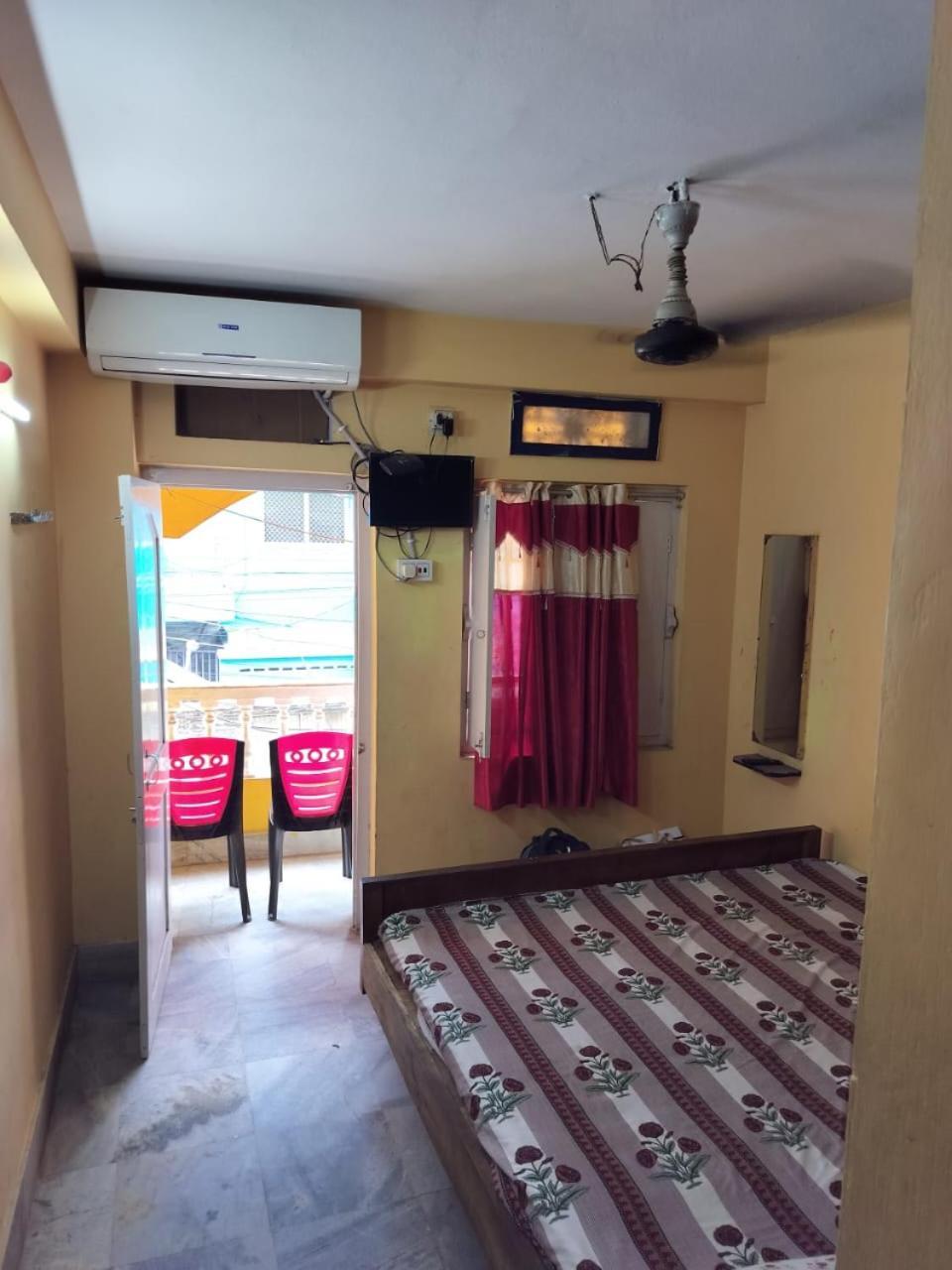 Tripureswari Guest House Пури Стая снимка